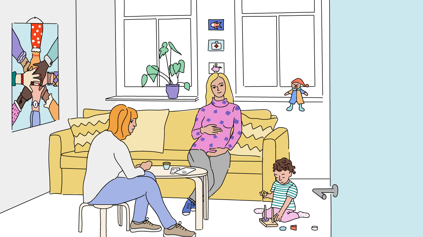 Die Illustration zeigt eine schwangere Frau auf einem Sofa, ein spielendes Kind auf dem Boden und eine weitere Frau in einem Beratungszimmer.